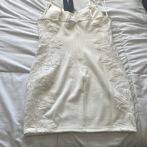 White dress - Picture 2 of 4